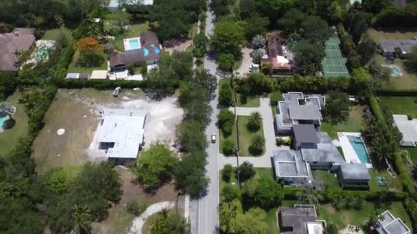 Vue Aérienne Voiture Conduisant Travers Une Banlieue Développement Sud Floride — Video