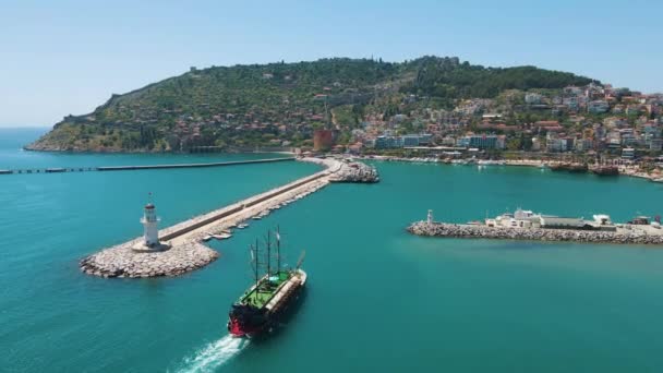 Excursion Ship Enters Marina Alanya Kizil Kule Red Tower Port — Video