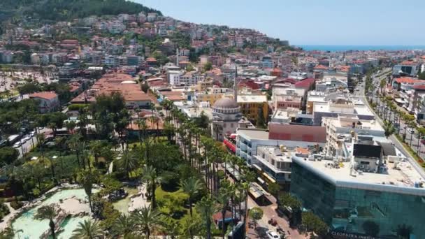 阿拉亚的住宅建筑和房屋 以高山为背景的度假城 土耳其阿拉亚市全景 旅行目的地和度假概念 — 图库视频影像