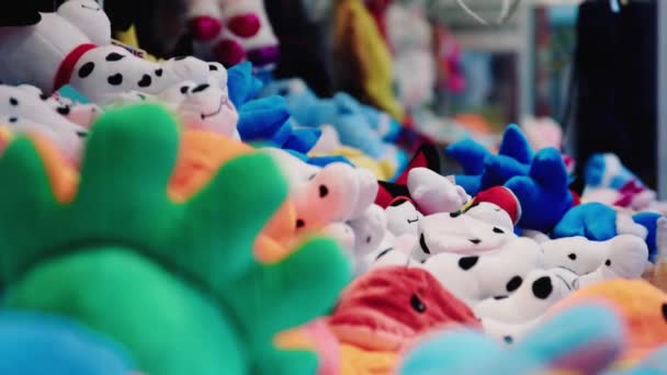 Colorful Arcade Game Toy Claw Crane Machine People Can Win — Stockvideo