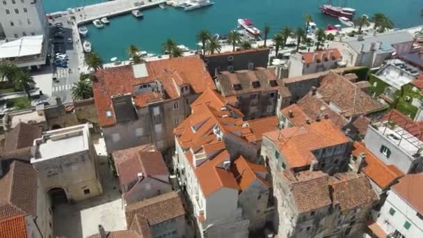 Aerial Drone Forwarding Shot Ancient Roman Sea Town Split Croatia — Stockvideo