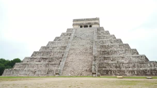 Ancient Chichen Itza Pyramid Remains Yucatan Mexico Cloudy Day One — Stok video