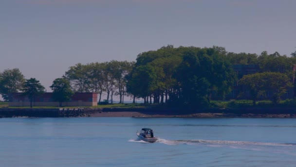 Grande Foto Hart Island Num Dia Ensolarado Outro Lado Água — Vídeo de Stock