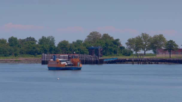 Orange Roll Roll Ferry Quittant Quai Prison Hart Island Avec — Video