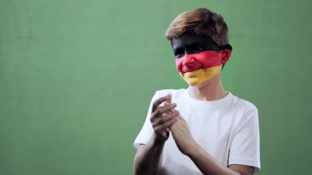 Niemiecki Fan Świętuje Bramkę — Wideo stockowe