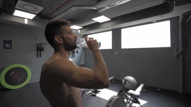 Young Athletic Man Doing Exercise Gym Taking Rest Drinking Water — Stockvideo
