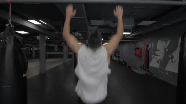 Young Athletic Man Doing Pull Ups Gym — Stockvideo