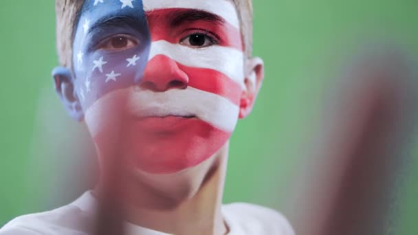 美国球迷以体育场为背景庆祝胜利 — 图库视频影像
