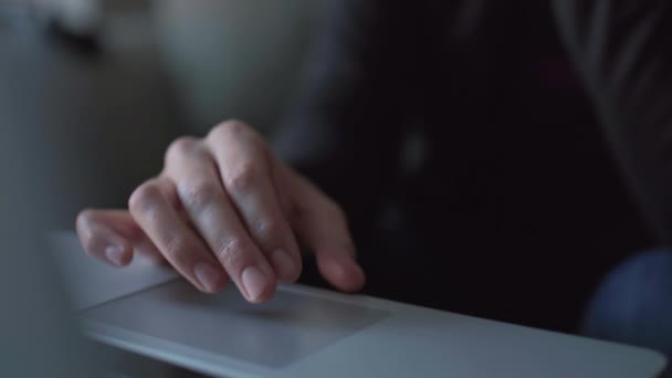 Girl Using Laptop While Watching Living Room — 비디오