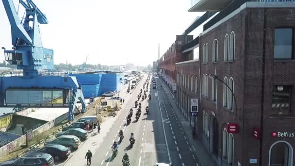 Drone Shot Lots Lots Motorcycles Driving Passed Canal Gentlemans Ride — Stockvideo