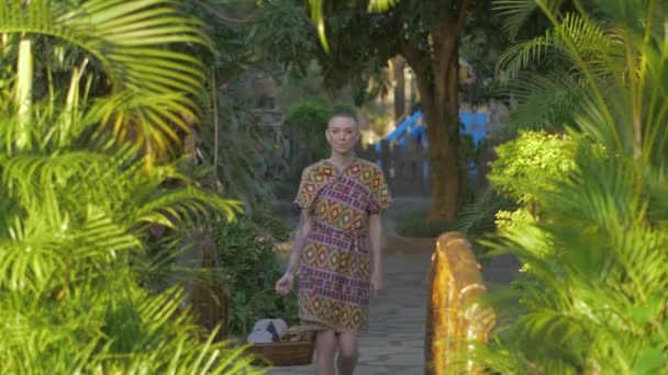 Medium Shot Female Caucasian Tourist Walking Tropical Garden Summer — Vídeo de stock