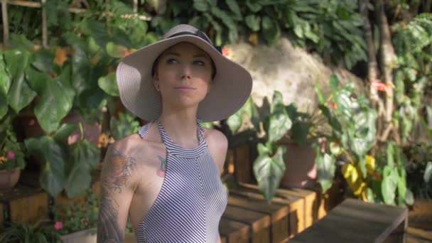 Profile Shot Caucasian Female Poses Contemplatively Tropical Garden Summer — Vídeos de Stock