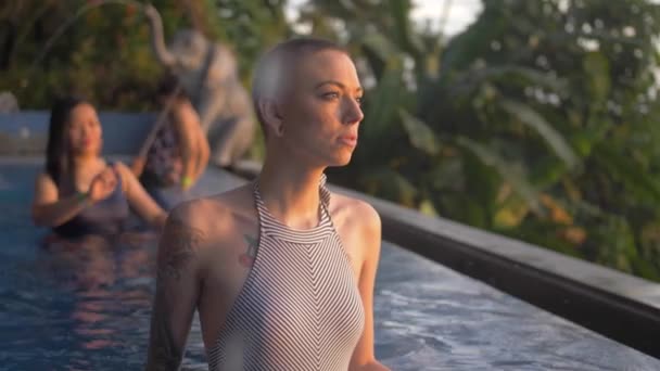 Female Model Contemplatively Looks Sun Tropical Resort Pool — Vídeo de Stock