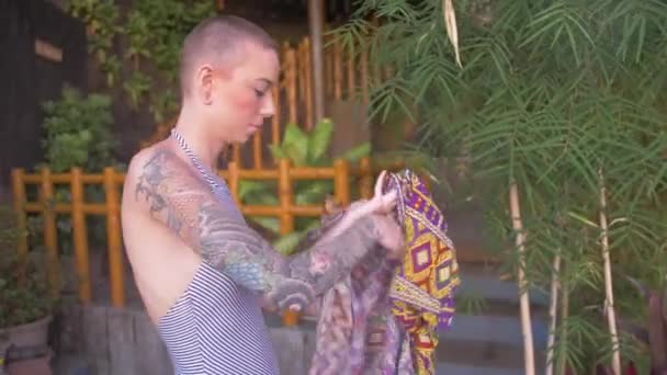 Beautiful Female Tourist Wears Native Robe Tropical Poolside Summer — Vídeo de Stock