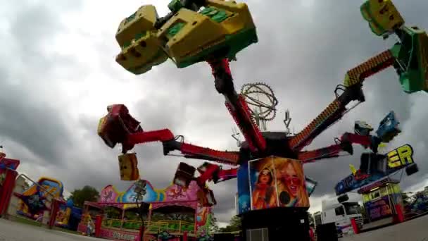 Fahrgeschäft Orbiter Spinning — Stockvideo