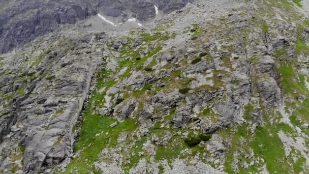 Aerial Steep Side Mountain Covered Green Grass — стокове відео