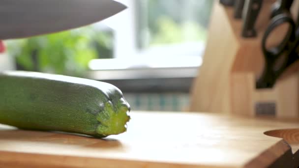 Slow Motion Shot Cutting End Courgette — ストック動画
