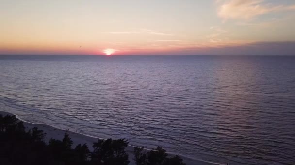Drone Footage Sunset Baltic Sea Lubiatowo Beach Poland Pan Shot — Vídeo de Stock
