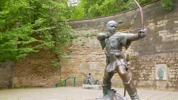 Wide Panning Shot Robin Hood Statue — 비디오