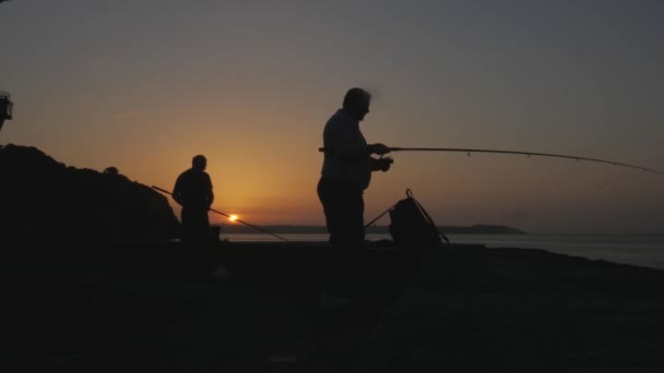Beautiful Silhouette Fishermen Casting Rods Sunrise Early Bird Catches Worm — Vídeo de Stock