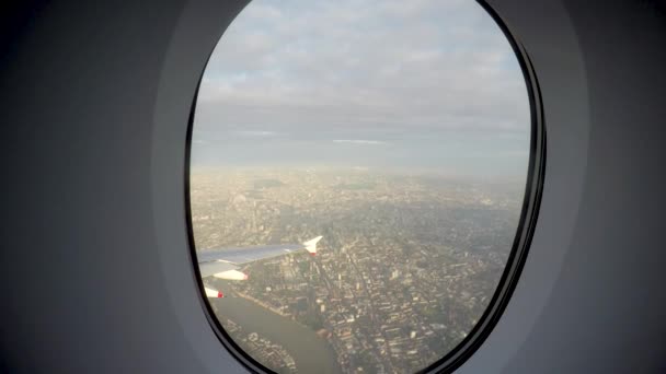 View Early Morning London Window Arriving Flight — 图库视频影像