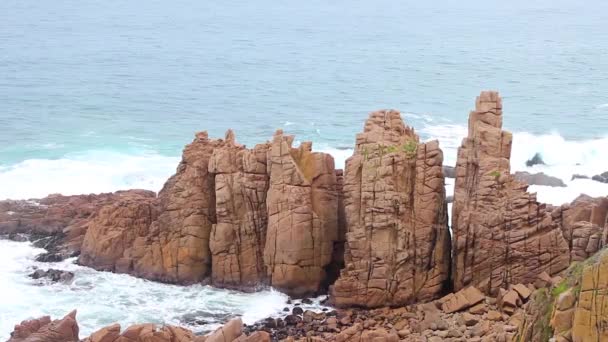 Shot Wild Ocean Cape Woolamai Victoria Australia Rugged Cliffs Pinnacles — Vídeo de Stock