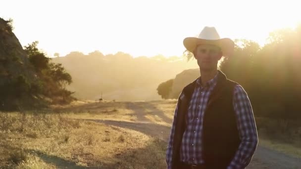 Cinematic Shot Cowboy Standing Strong Beautiful Lighting Him — Video