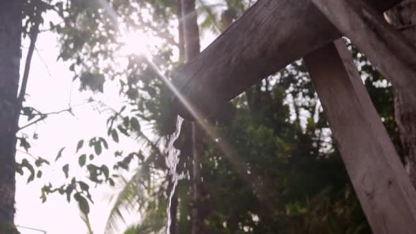 Close Water Pouring Out Bamboo Island Shower Slow Motion Beach — Vídeo de Stock