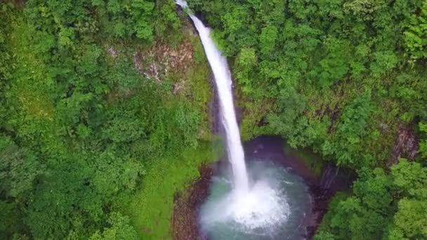 Fortuna Waterfall Crashing Turquoise Pool Costa Rica Jungle Aerial Pan — 비디오
