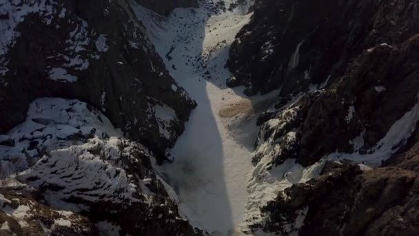 Epic Drone Tilt Shot Revealing Massive Canyon Voringfossen Norway — Stockvideo