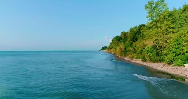 Drone Footage Waves Crashing Wooded Lake Erie Shoreline — Stockvideo