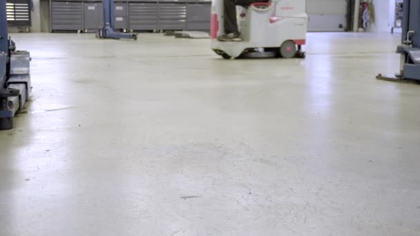 Cleaning Floor Automatic Washing Mashine Car Workshop — ストック動画