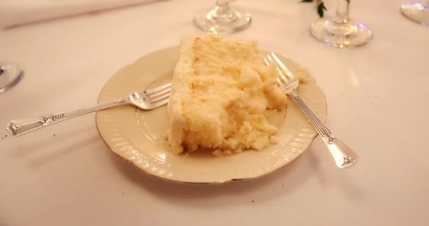 Slice White Wedding Cake Forks — Stock video