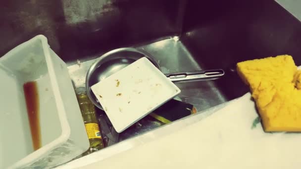 Handheld Footage Kitchen Sink Disgusting Dirty Dishes — Stok video