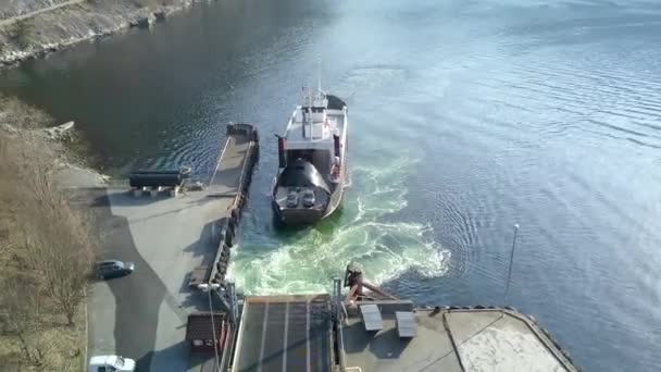 Decending Drone Shot Ferry Preparing Unload Cars Dock Fjord Norway — Vídeos de Stock