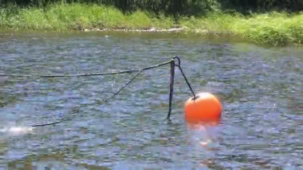 Anchored Stationary Red Buoy Floating Water Sunny Summer Day — Stockvideo