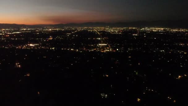 Timelapse Aéreo Miles Fuegos Artificiales Vacaciones Que Explotan Sobre Una — Vídeos de Stock