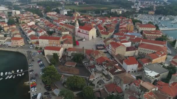 Aerial View Porec Parenzo Main Square Church Evening — Vídeo de stock