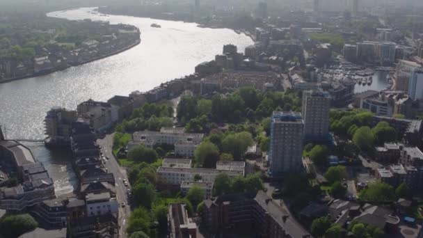 Elevated Aerial Pan Central Greater London Featuring Thames River — Stock Video