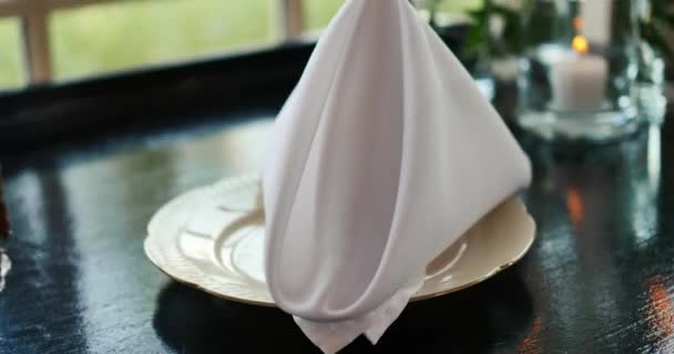 Folded White Napkin Plate Wedding Table — Stockvideo