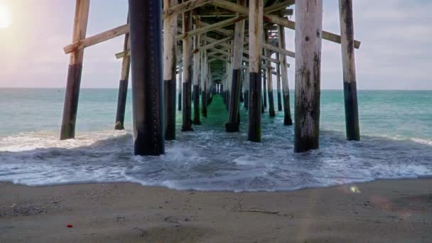 Хвилі Під Пірсом Нью Порт Біч Каліфорнія — стокове відео