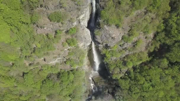 Aerial Drone Shot Directly Tall Waterfall Grey Mountain Rocks Switzerland — 비디오