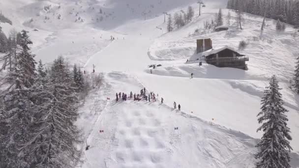 Aerial Drone Shot People Skiing Steep White Snowy Slopes Verbier — Stock video