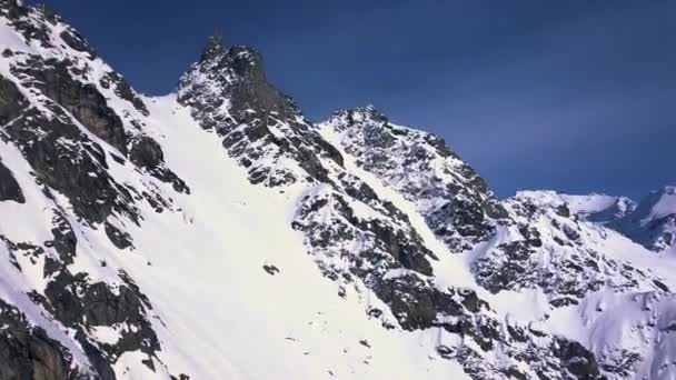 Aerial Drone Shot Tall Snow Covered Mountain Peaks Ski Resort — 图库视频影像