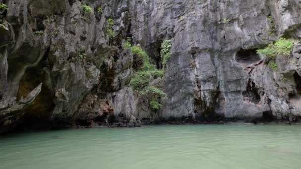 Slow Motion Wide Angle Tilt Shot Limestone Cliffs Secret Lagoon — 图库视频影像