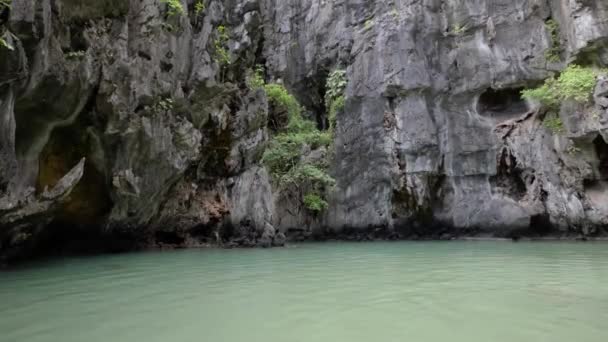 Wide Angle Tilt Shot Limestone Cliffs Secret Lagoon Nido Palawan — Stockvideo