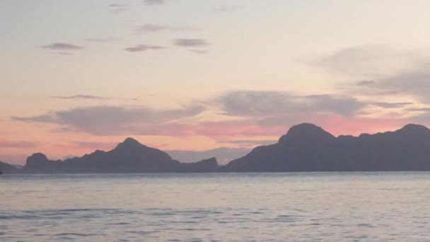 Slow Motion Shot Colorful Sunset Skies Limestone Cliffs Ocean Asia — Stok video