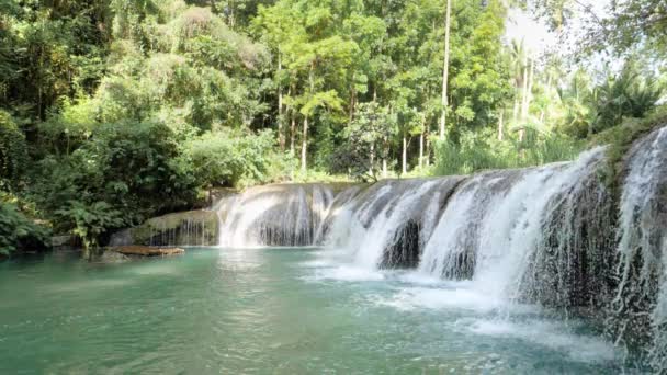 Tripod Shot Water Flowing Cambugahay Falls Natural Turquoise Pool Bamboo — Stockvideo