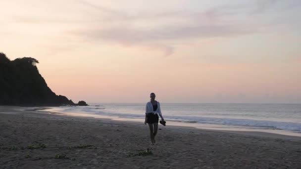 Young Smiling Woman Walking Barefoot Sand Camera Sunset Nacpan Beach — Stock Video