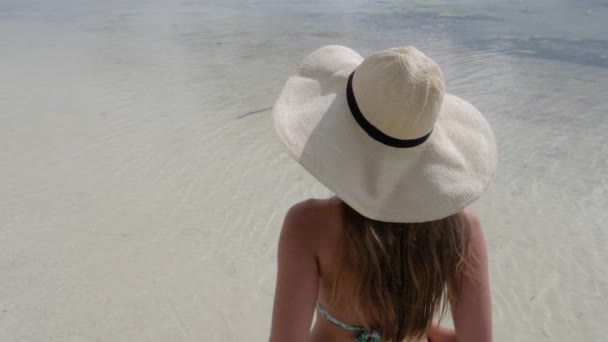 Young Woman Bikini Hat Walking Away Camera Book Hand Beautiful — Stok video